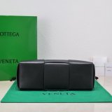 Luxury BOTTEGA VENETA Medium Arco Tote Bag 36CM